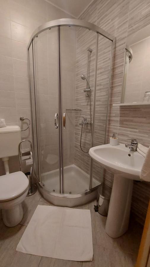 מאלינסקה Guest House Tom מראה חיצוני תמונה